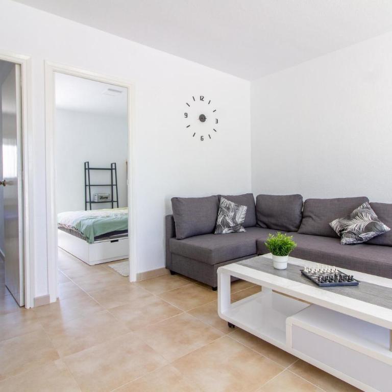 Beautiful Apartment In Torrevieja - Apartamento de 2 dormitorios - 10