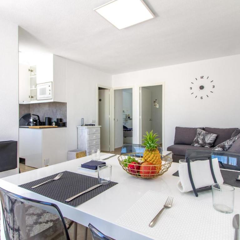 Beautiful Apartment In Torrevieja - Apartamento de 2 dormitorios - 3