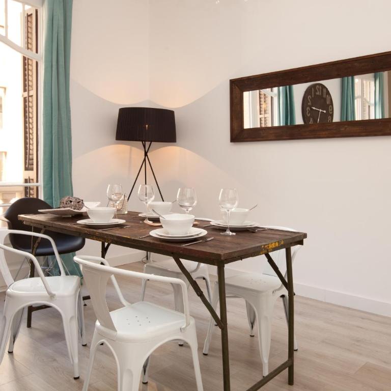 Click&Flat Seneca Suites - Two-Bedroom Apartment with Balcony - Green - 5
