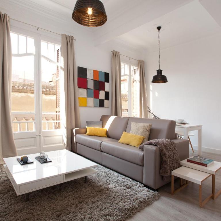 Click&Flat Seneca Suites - Two-Bedroom Apartment with Balcony - Yellow - 6