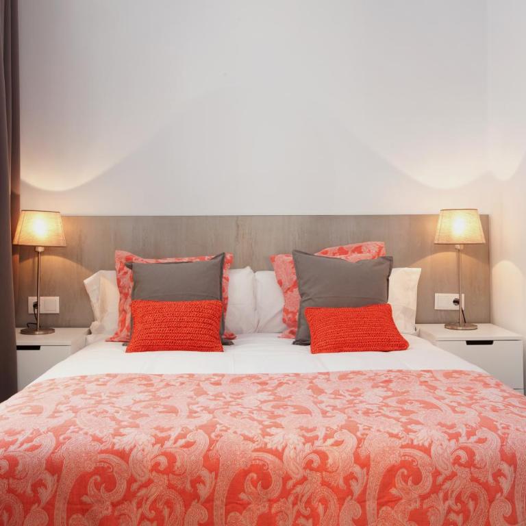 Click&Flat Seneca Suites - Two-Bedroom Apartment with Balcony - Green - 6