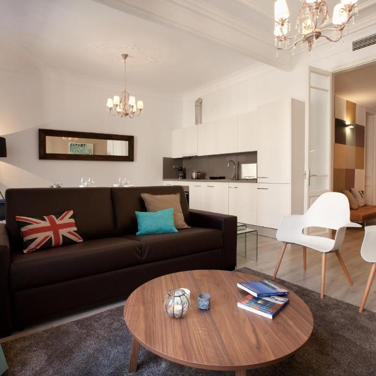 Click&Flat Seneca Suites - Two-Bedroom Apartment with Balcony - Green - 2