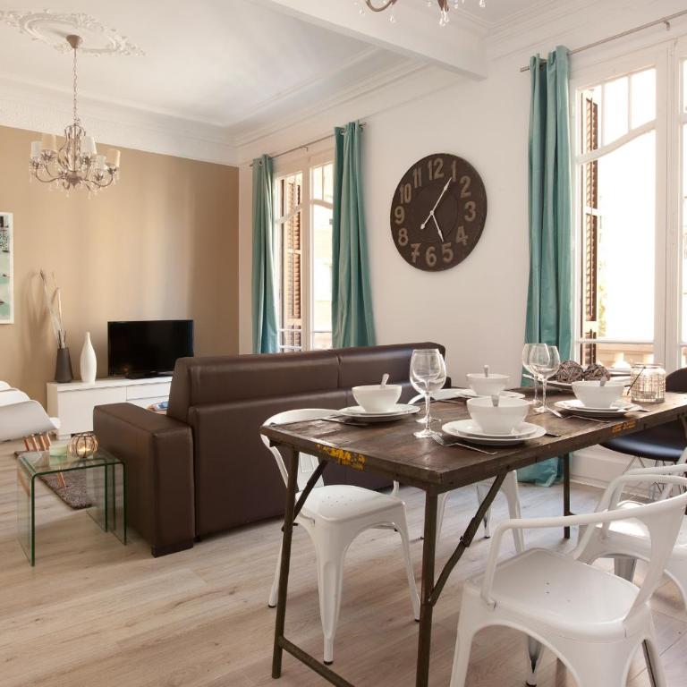 Click&Flat Seneca Suites - Two-Bedroom Apartment with Balcony - Green - 9