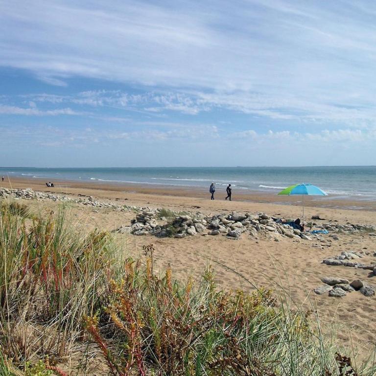 Three-Bedroom Holiday Home In La Tranche Sur Mer - Casa Vacacional de 3 dormitorios - 3
