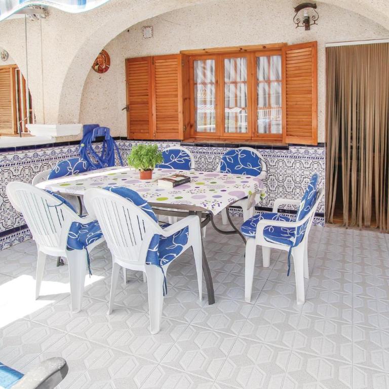 Gorgeous Home In Santa Pola - Casa Vacacional de 3 dormitorios - 4