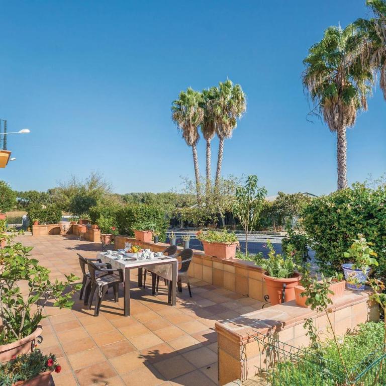 6 Bedroom Cozy Home In Huelva - Casa de Vacaciones de 6 dormitorios - 4
