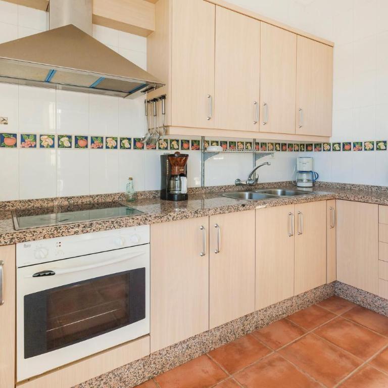 6 Bedroom Cozy Home In Huelva - Casa de Vacaciones de 6 dormitorios - 16