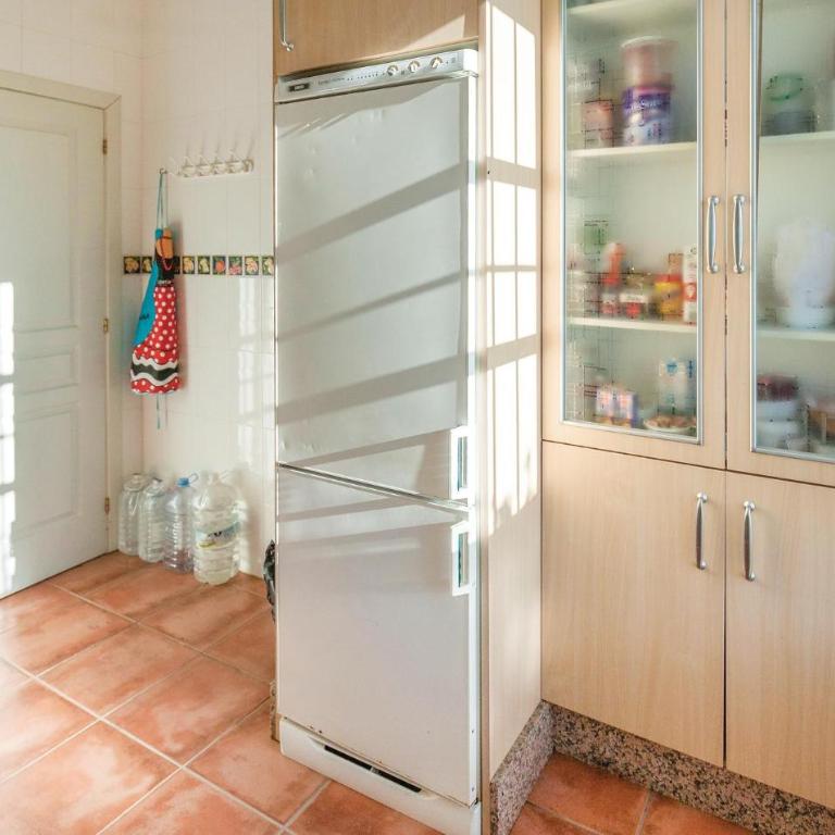 6 Bedroom Cozy Home In Huelva - Casa de Vacaciones de 6 dormitorios - 17