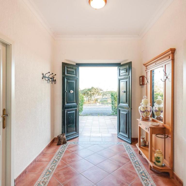 6 Bedroom Cozy Home In Huelva - Casa de Vacaciones de 6 dormitorios - 18