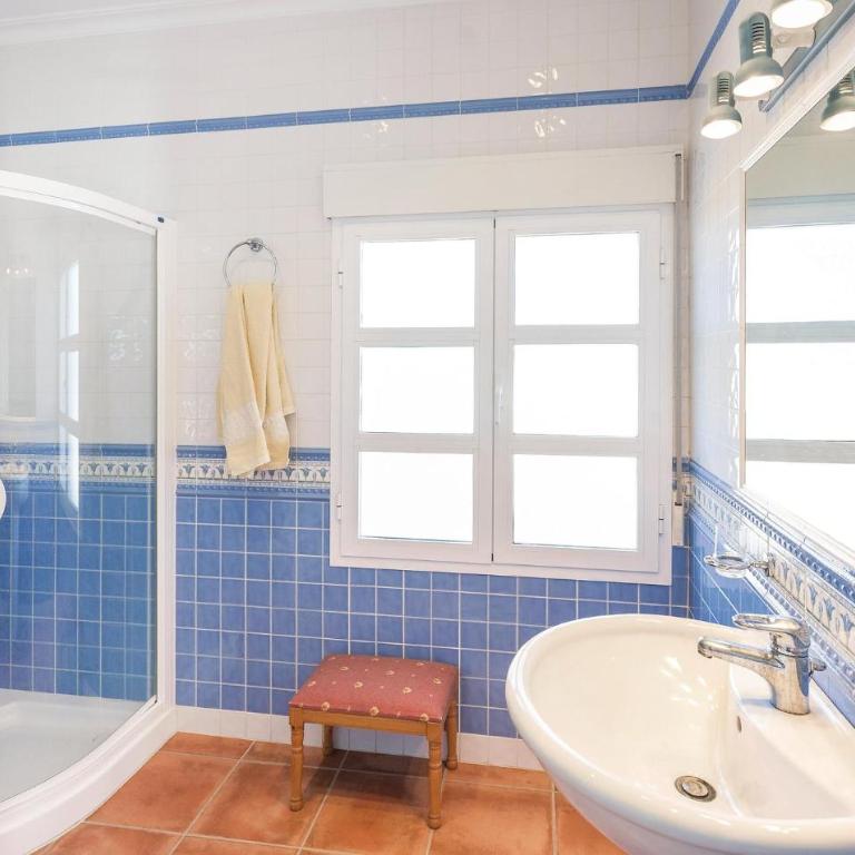 6 Bedroom Cozy Home In Huelva - Casa de Vacaciones de 6 dormitorios - 27