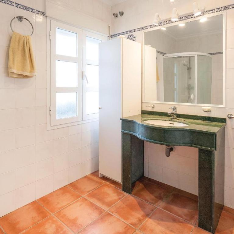 6 Bedroom Cozy Home In Huelva - Casa de Vacaciones de 6 dormitorios - 28