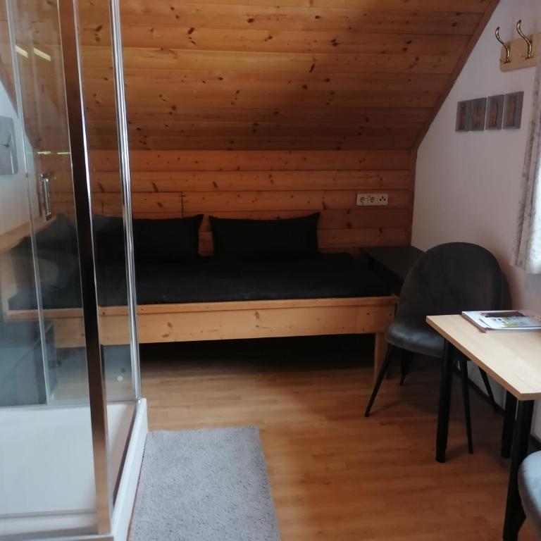 Gasthaus Rettenbachalm - Comfort Dreibettzimmer mit Dusche - 3