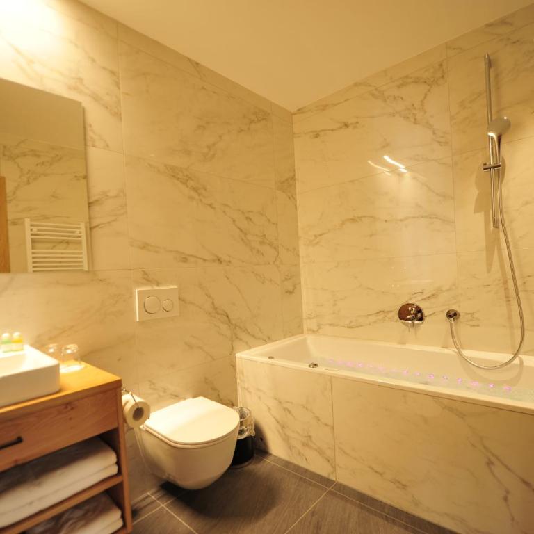 Hotel Regnum Zegg - Suite mit Whirlpool - 2