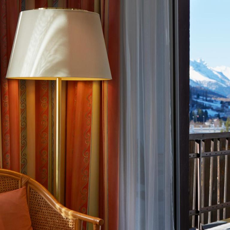 Casanna Hotel Davos City Center - Superior Doppelzimmer mit Balkon und Panoramablick - 2