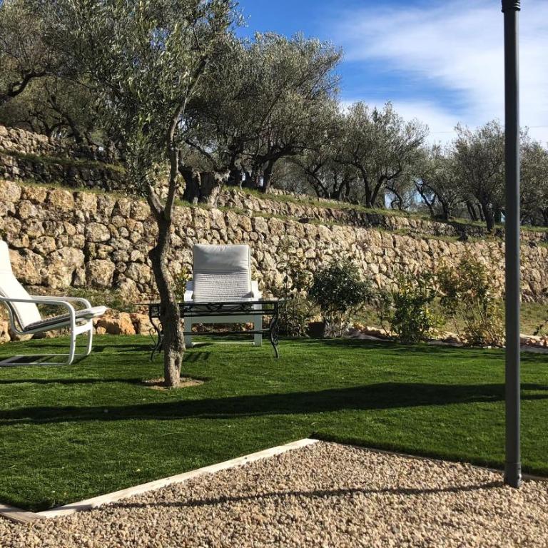 Villa Maya Blanca entre côte d́́́ Azur et gorges du Verdon et recharge voiture électrique - Studio - Vue sur Piscine - 11