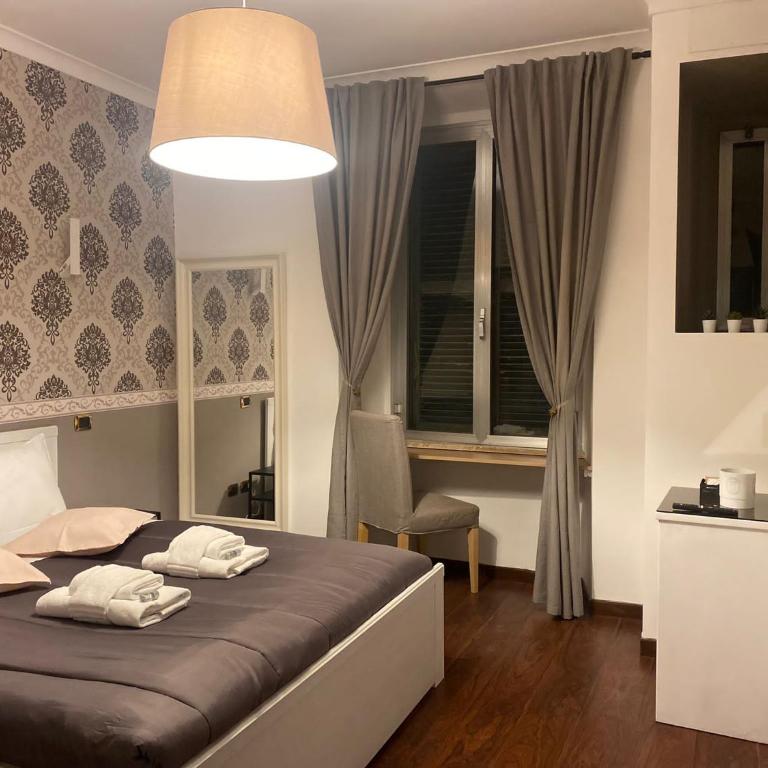 19 Vatican Suites - Deluxe King Room - 9