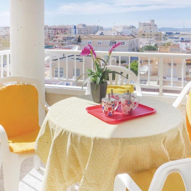 2 Bedroom Gorgeous Apartment In Torrevieja - Apartamento de 2 dormitorios - 3