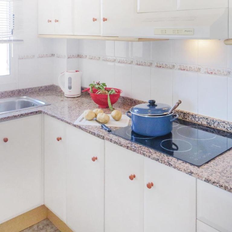 2 Bedroom Gorgeous Apartment In Torrevieja - Apartamento de 2 dormitorios - 13