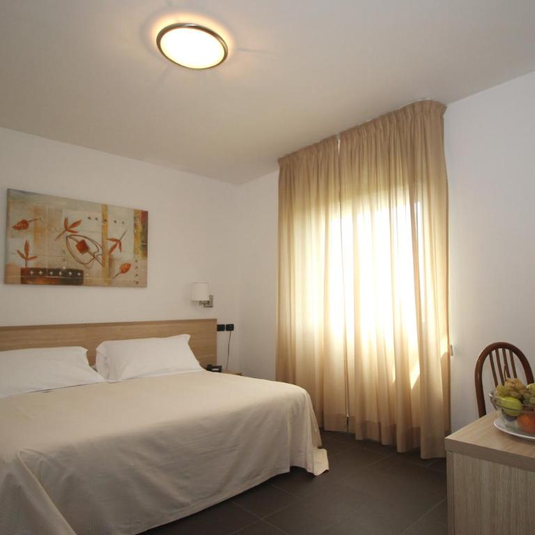 Hotel Majesty Bari - Camera Tripla Standard - 6