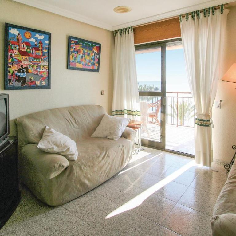 Cozy Apartment In Torrevieja - Apartamento de 3 dormitorios - 2