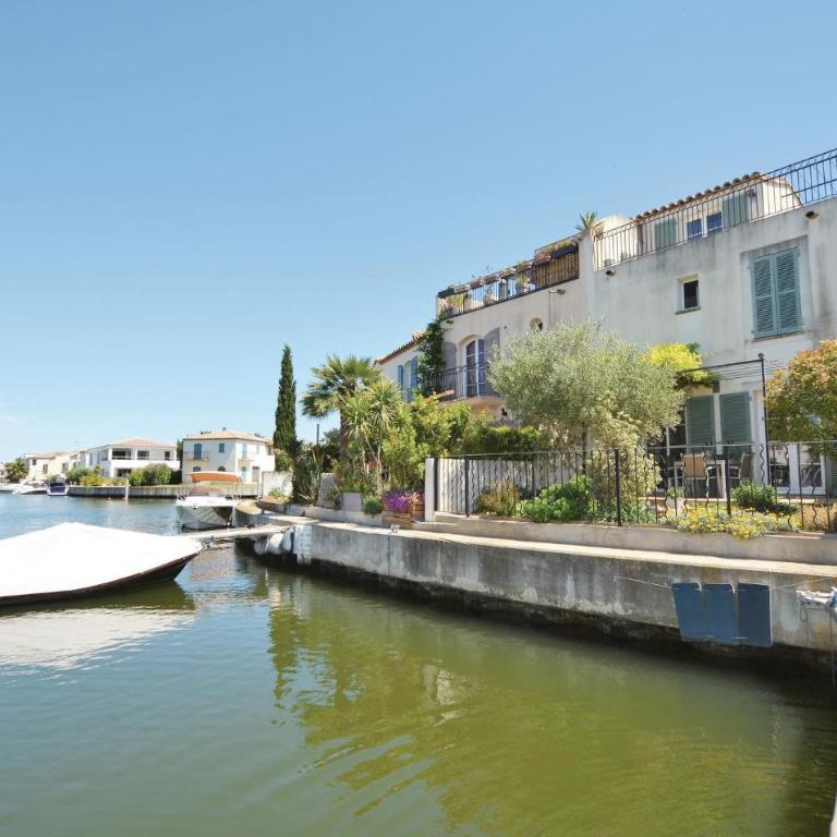 Charmante Maison À Aigues-Mortes Avec Wi-Fi - Maison de Vacances 3 Chambres - 1