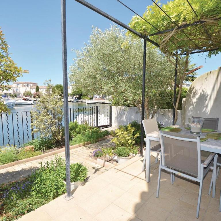 Charmante Maison À Aigues-Mortes Avec Wi-Fi - Maison de Vacances 3 Chambres - 3