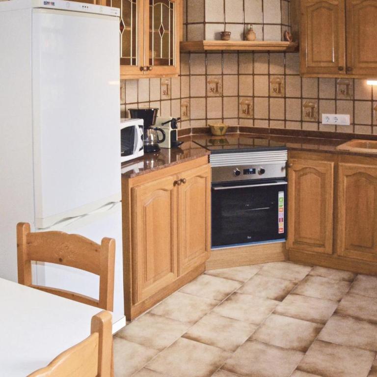 4 Bedroom Gorgeous Home In Can Picafort - Four-Bedroom Vacation Home - 11