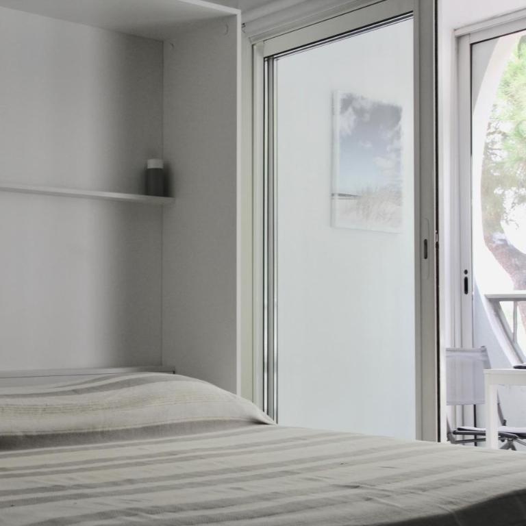 LE GEROUDIS - Studio centre ville - plage -clim - Monolocale - 4