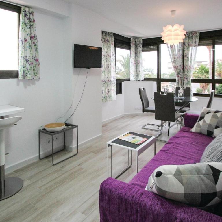 Amazing Apartment In Torrevieja - Apartamento de 1 dormitorio - 2