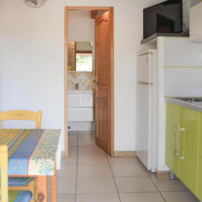 2 Bedroom Beautiful Home In Gordes - Two-Bedroom Holiday Home - 14