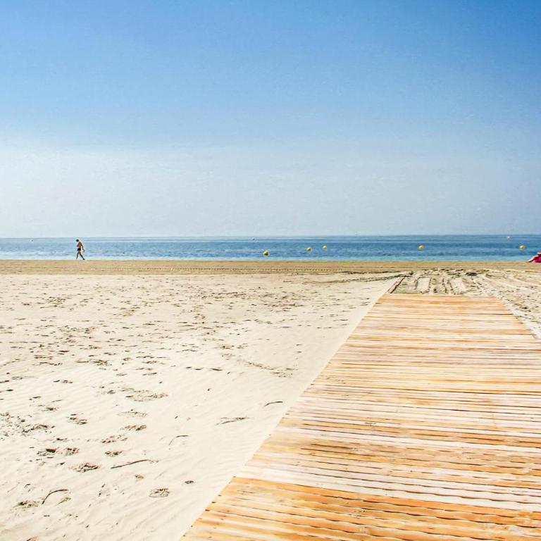 4 Bedroom Cozy Apartment In Santa Pola - Apartamento con 4 dormitorios - 24