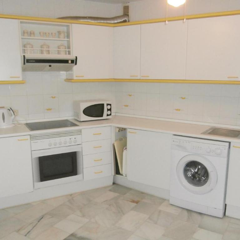 2 Bedroom Lovely Apartment In Estepona - Apartamento de 2 dormitorios - 4