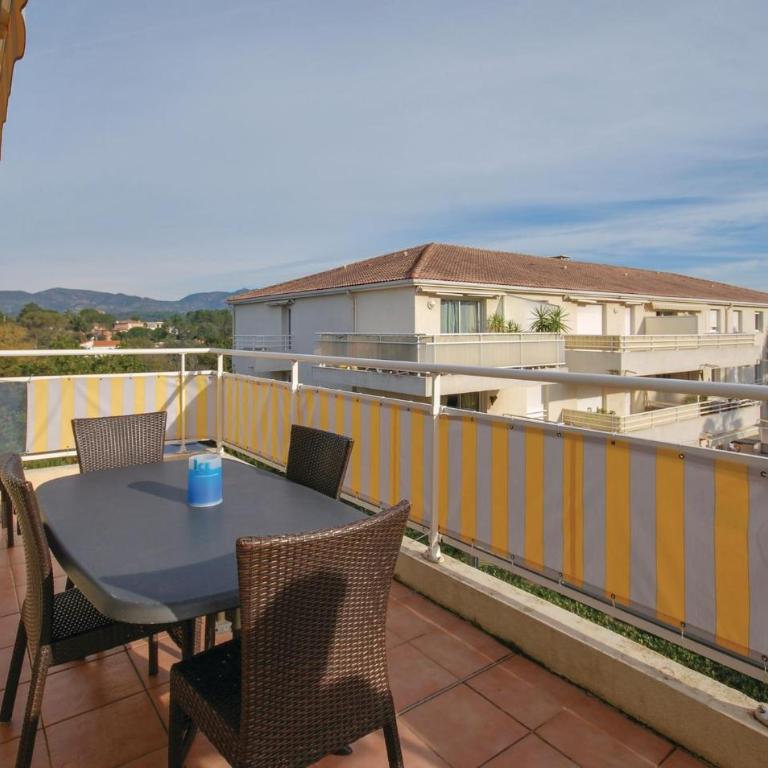 2 Bedroom Beautiful Apartment In Saint Raphael - Appartement 2 Chambres - 3