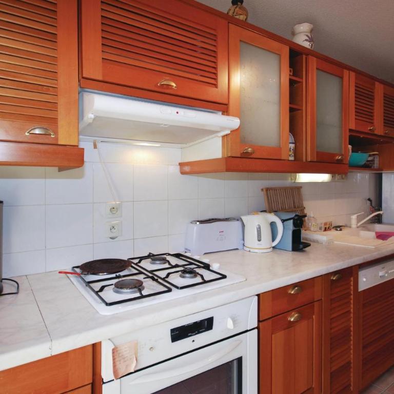2 Bedroom Beautiful Apartment In Saint Raphael - Appartement 2 Chambres - 6