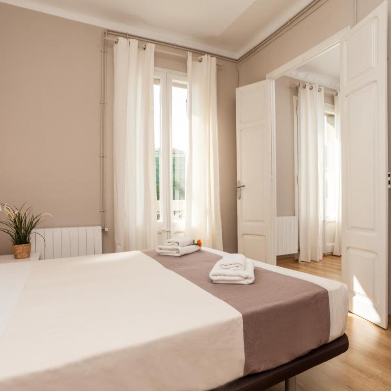 Housalia Sagrada Familia - Three-Bedroom Apartment - 2