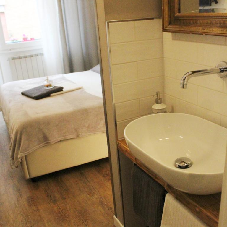St. Peter's Luxury Rooms - Camera Matrimoniale Deluxe con Balcone - 1