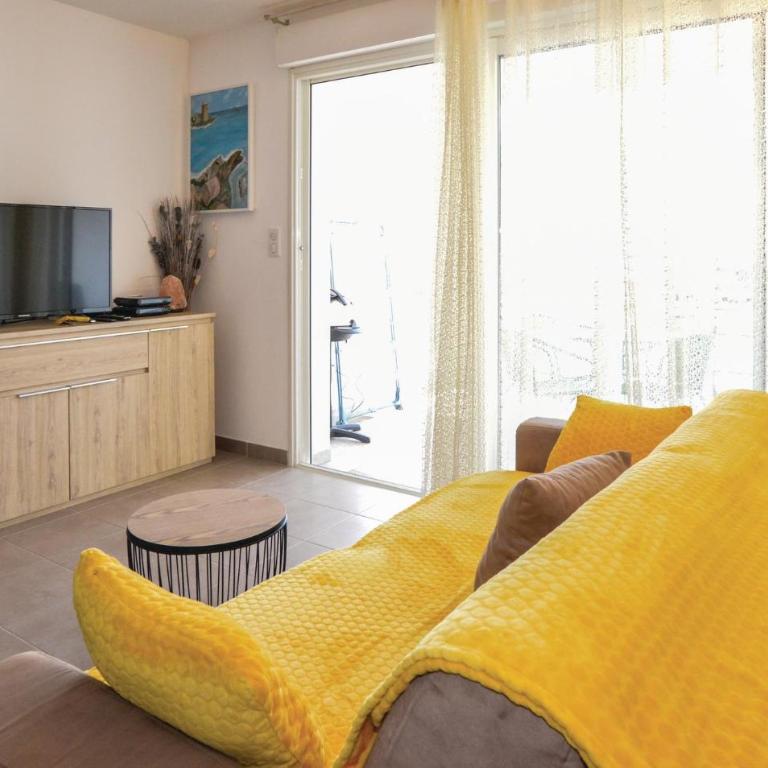 1 Bedroom Gorgeous Apartment In Ajaccio - Appartement 1 Chambre - 2