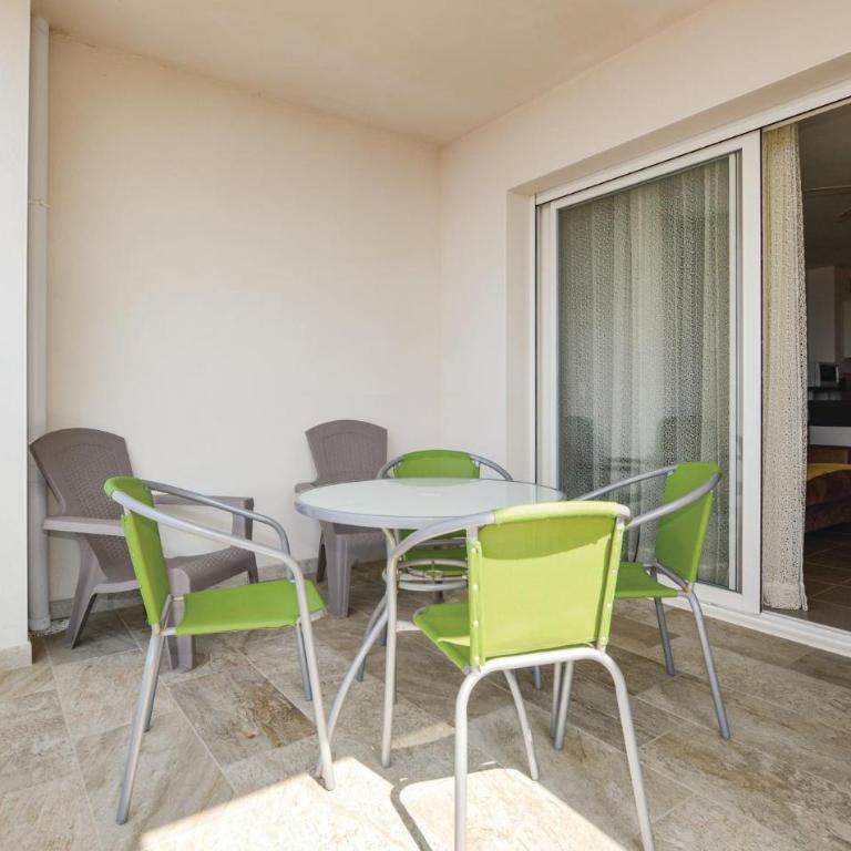 1 Bedroom Gorgeous Apartment In Ajaccio - Appartement 1 Chambre - 9