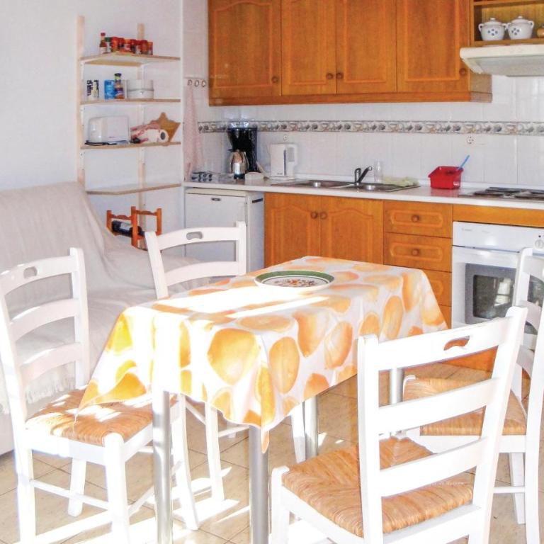 Stunning Apartment In Orihuela Costa - Apartamento de 1 dormitorio - 2