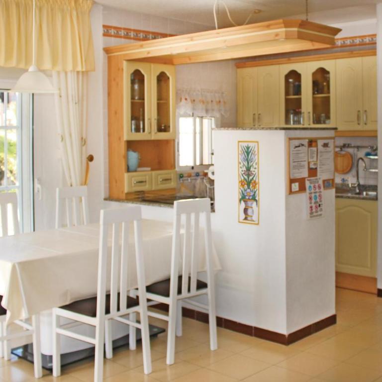 3 Bedroom Lovely Home In Torrevieja - Casa Vacacional de 3 dormitorios - 2