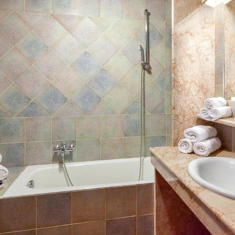 Beautiful Apartment In Orosei With Wifi - Appartamento - 4