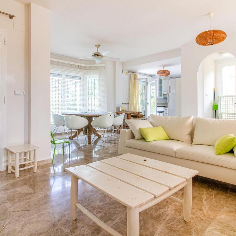 Awesome Home In Alacant With Wifi - Four-Bedroom Vacation Home - 2