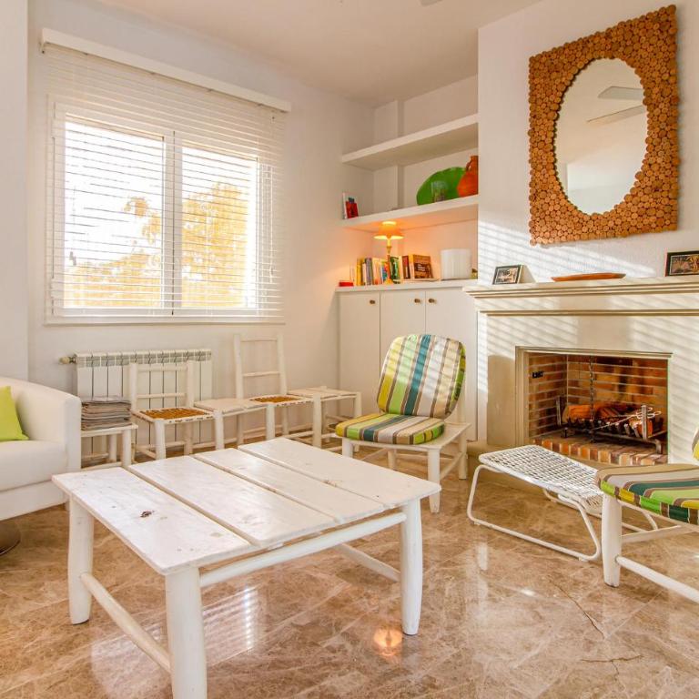 Awesome Home In Alacant With Wifi - Four-Bedroom Vacation Home - 3