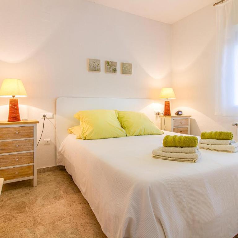 Awesome Home In Alacant With Wifi - Four-Bedroom Vacation Home - 13