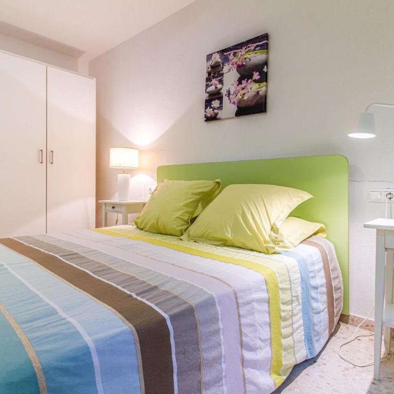 Awesome Home In Alacant With Wifi - Four-Bedroom Vacation Home - 16