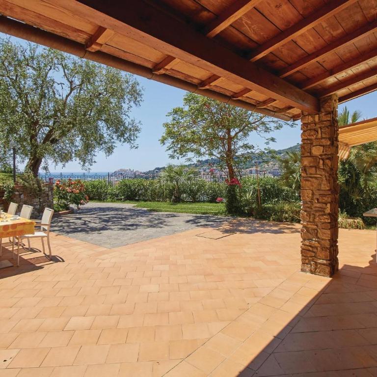 Villa Peppina - Five-Bedroom Holiday Home - 2