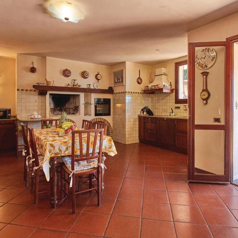 Villa Peppina - Five-Bedroom Holiday Home - 12