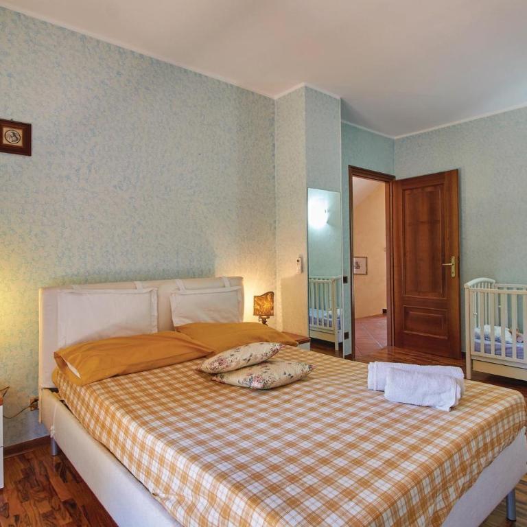 Villa Peppina - Five-Bedroom Holiday Home - 17