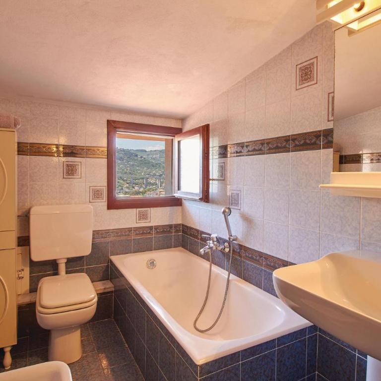 Villa Peppina - Five-Bedroom Holiday Home - 22