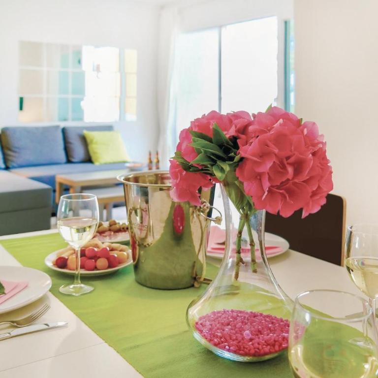 Lovely Apartment In Marbella With Swimming Pool - Apartamento de 1 dormitorio - 9